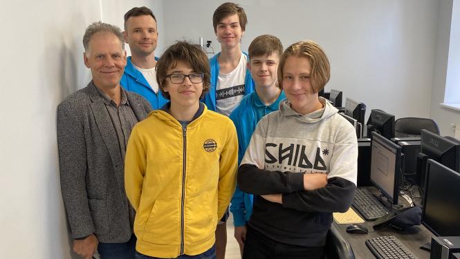 Publicitātes foto: Eiropas jauniešu informātikas olimpiādes Latvijas komanda pirms pirmās sacensību dienas
