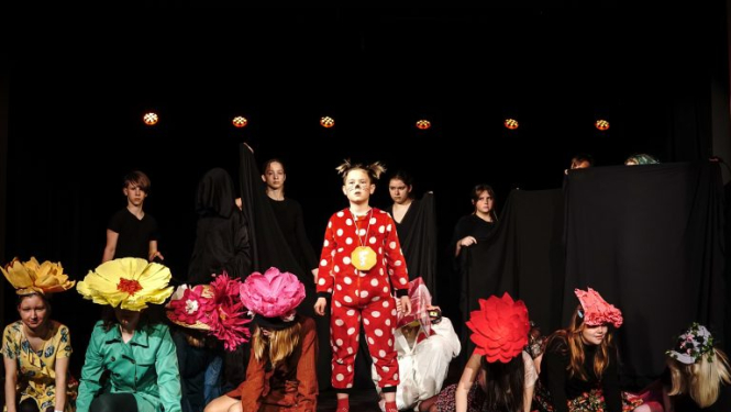 Teātra festivāls  „..un es iešu un iešu!”  Foto: Valmieras Viestura vidusskola