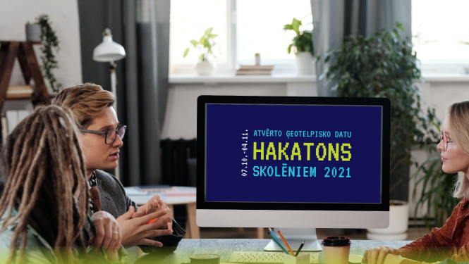 Skolēni apspriežas.