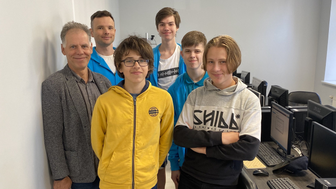 Publicitātes foto: Eiropas jauniešu informātikas olimpiādes Latvijas komanda pirms pirmās sacensību dienas