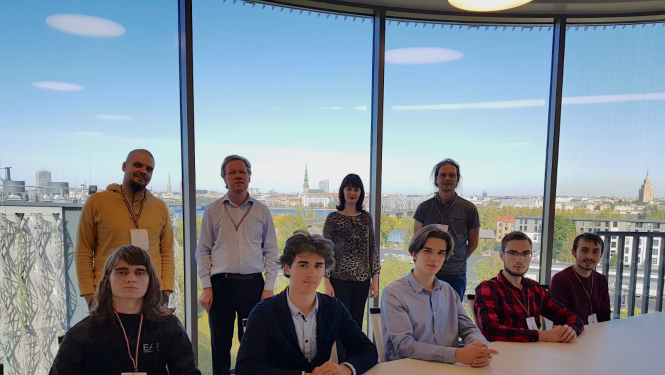 Publicitātes foto: Latvijas izlase Starptautiskajā matemātikas olimpiādē.