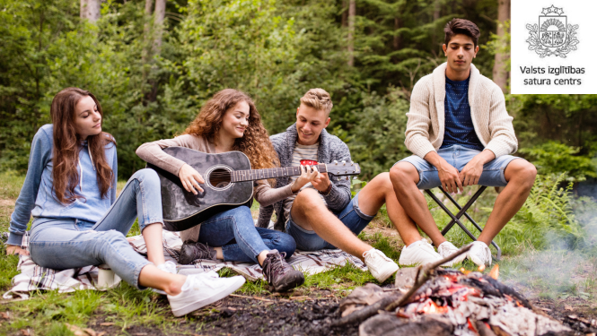 Jaunieši pie ugunskura, ilustratīvs attēls, Valsts izglītības satura centra logo