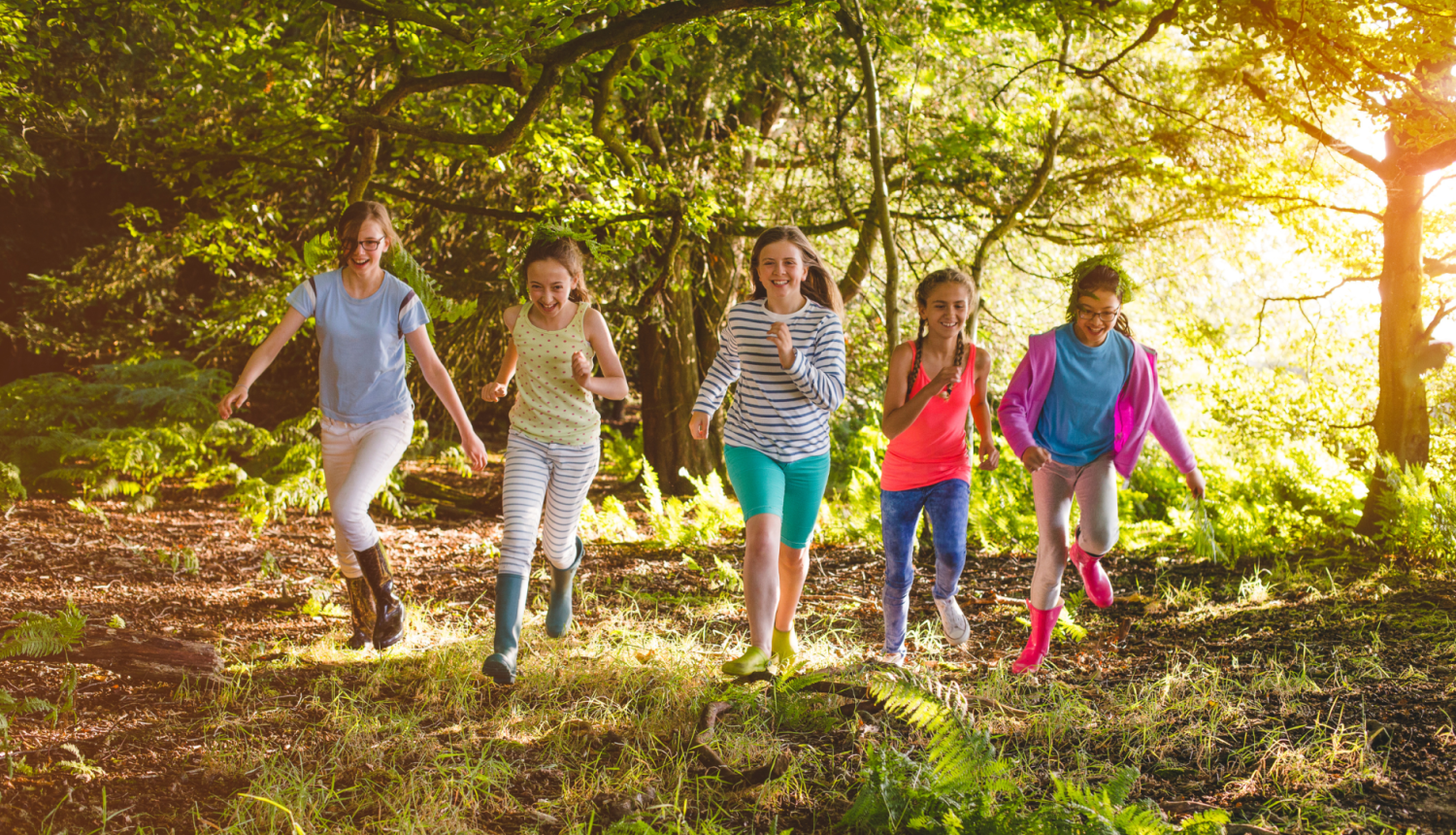 Ilustratīvs attēls - bērni skrien