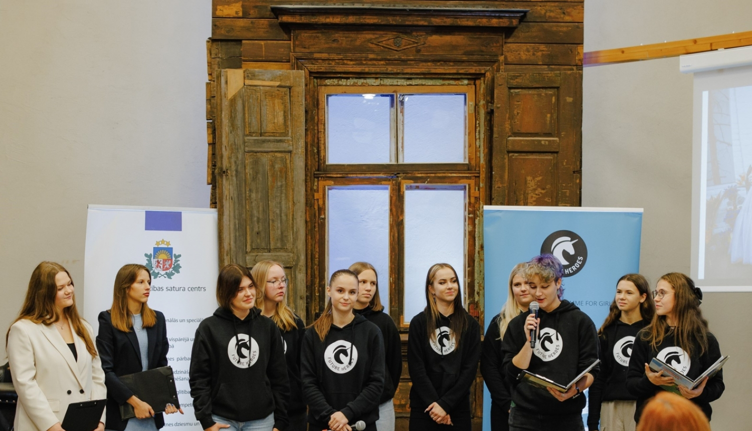 “Future Heroes" jaunās līderes īsteno projektus pozitīvu pārmaiņu veicināšanai