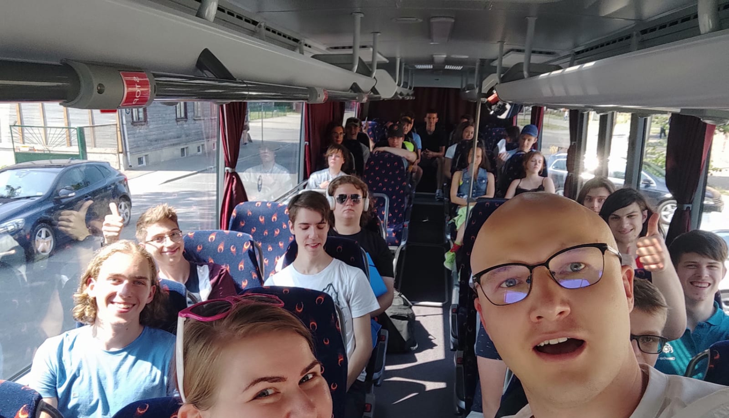 Dabaszinātņu jomā augstākos sasniegumus guvušie skolēni Latvijā tiksies izglītojošā nometnē Valkā