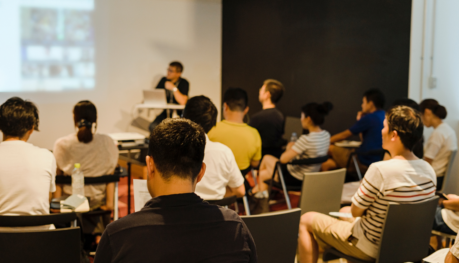 Ilustratīvs attēls - cilvēki mācās. 